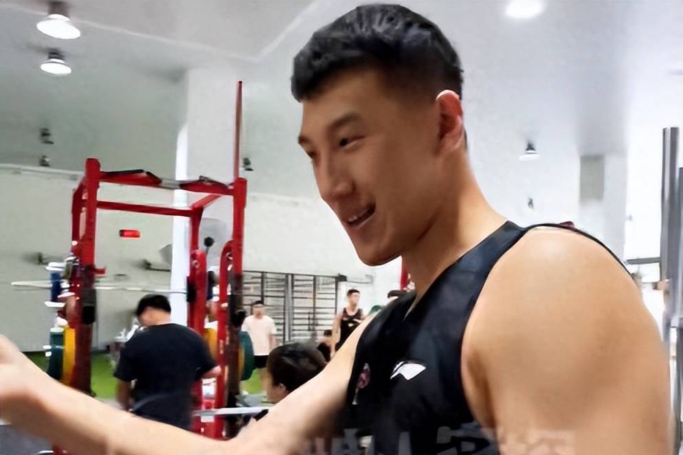 广东2米13中锋不自律，浙江签1米94德甲得分王，4将缺席北控晨训