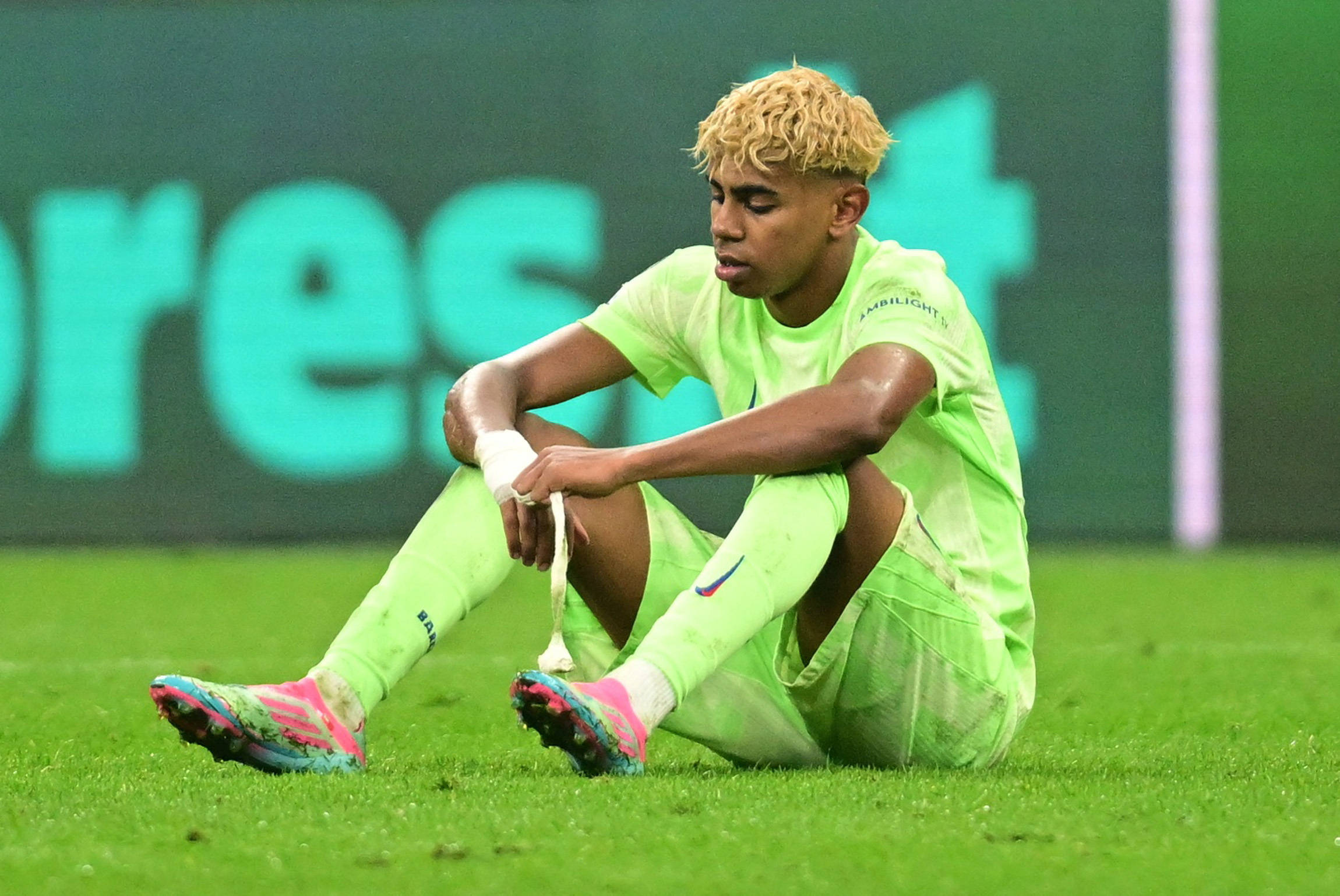 亚马尔曾无视C罗讨好式握手！这是真性情，却被旧将看不惯！