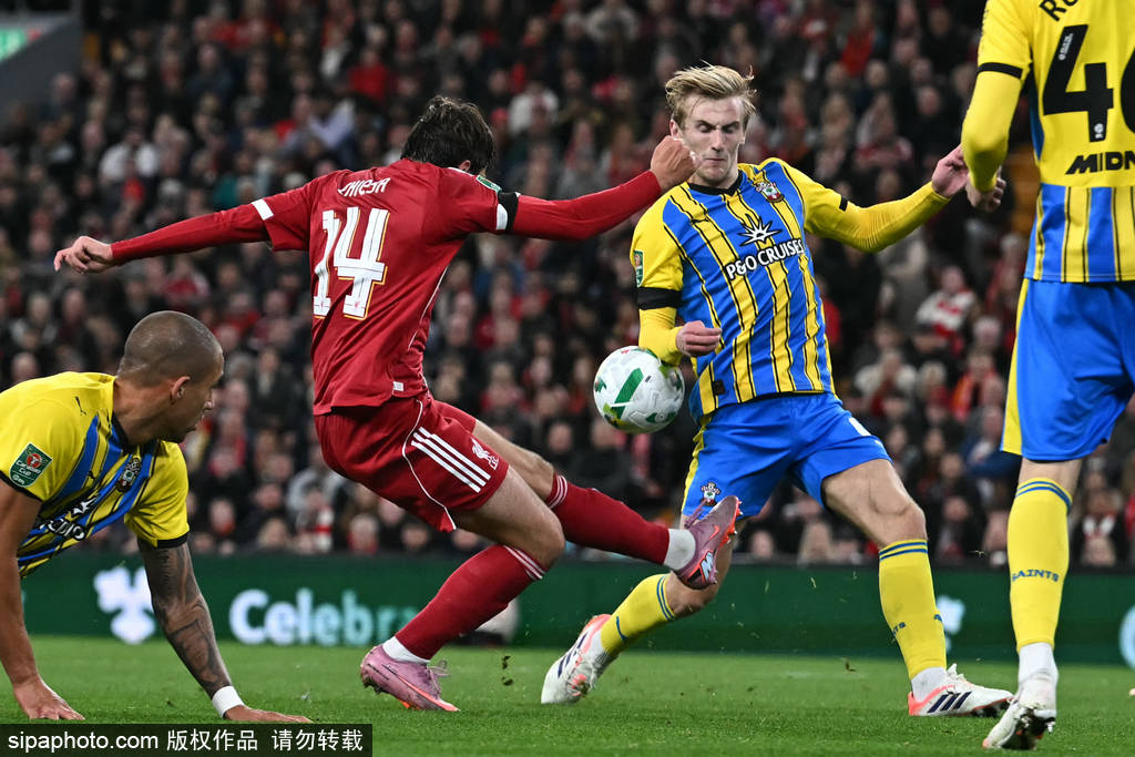 联赛杯-伊萨克首球埃基蒂克绝杀+染红 利物浦2-1晋级